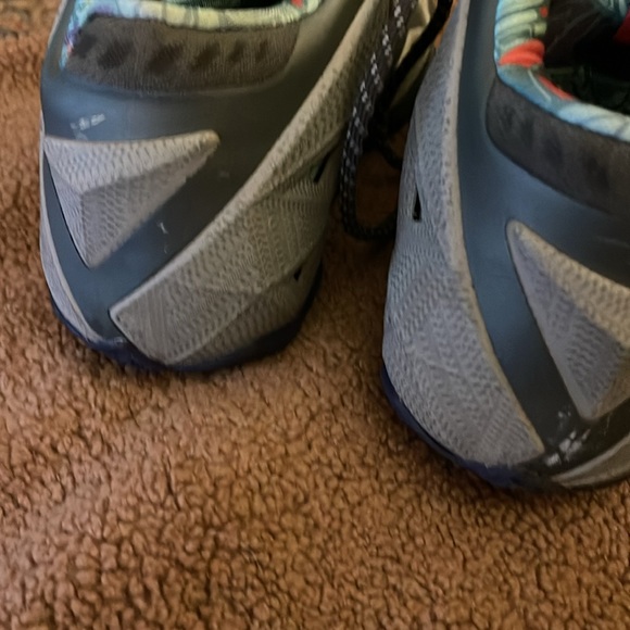 Lebron 11 Basketball Shoes - Picture 5 of 9